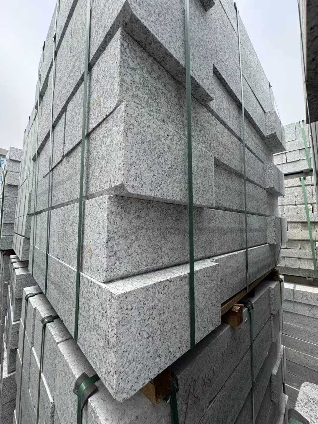 临沂芝麻白路牙石 马路牙子