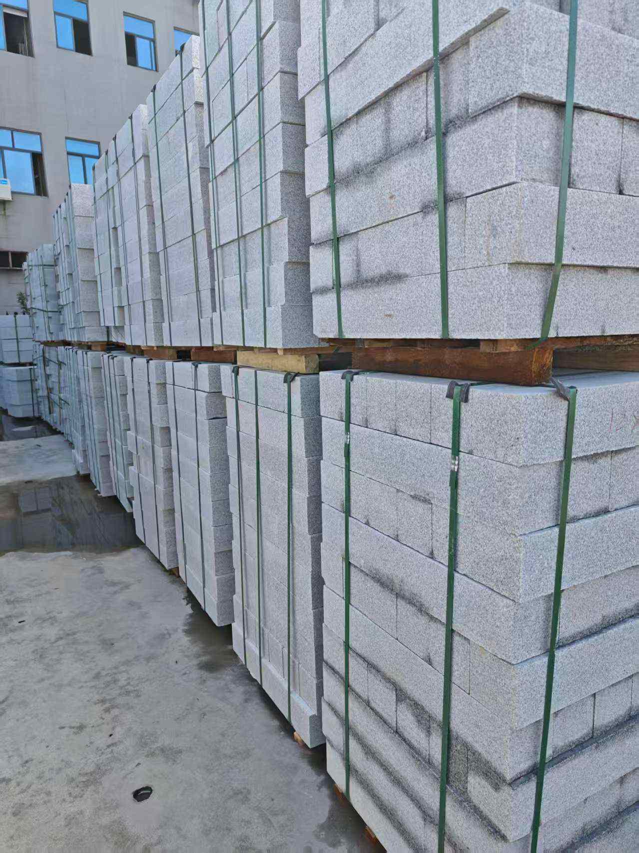 临沂芝麻白路牙石，路侧石