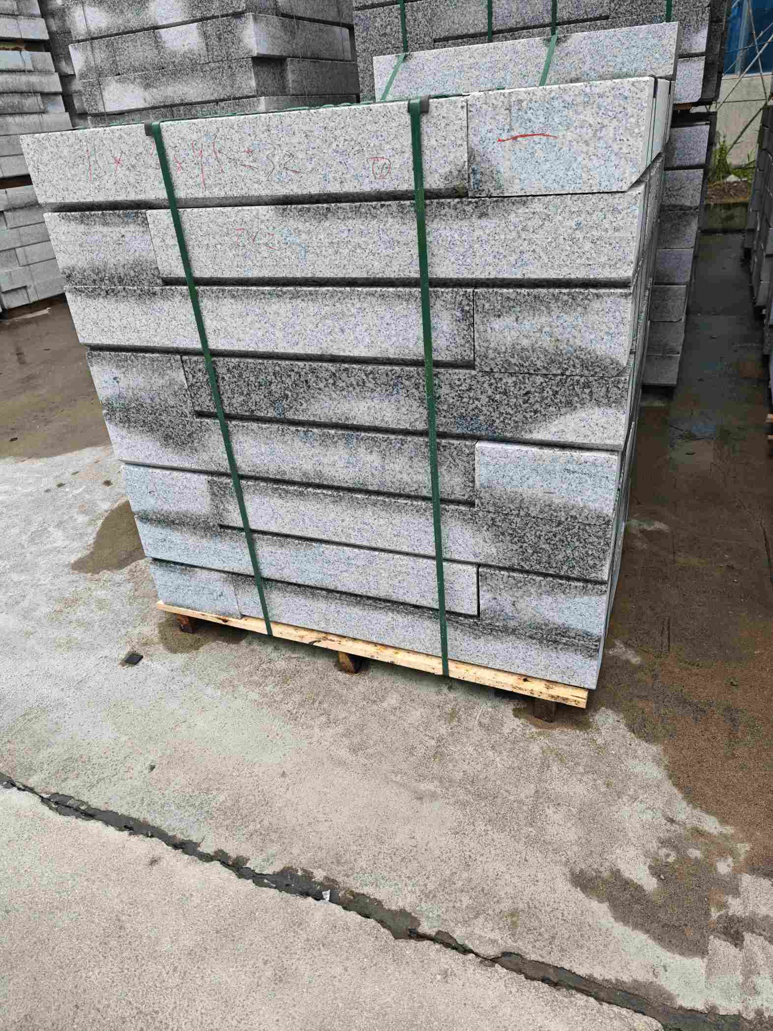 临沂芙蓉白路牙石，马路牙子