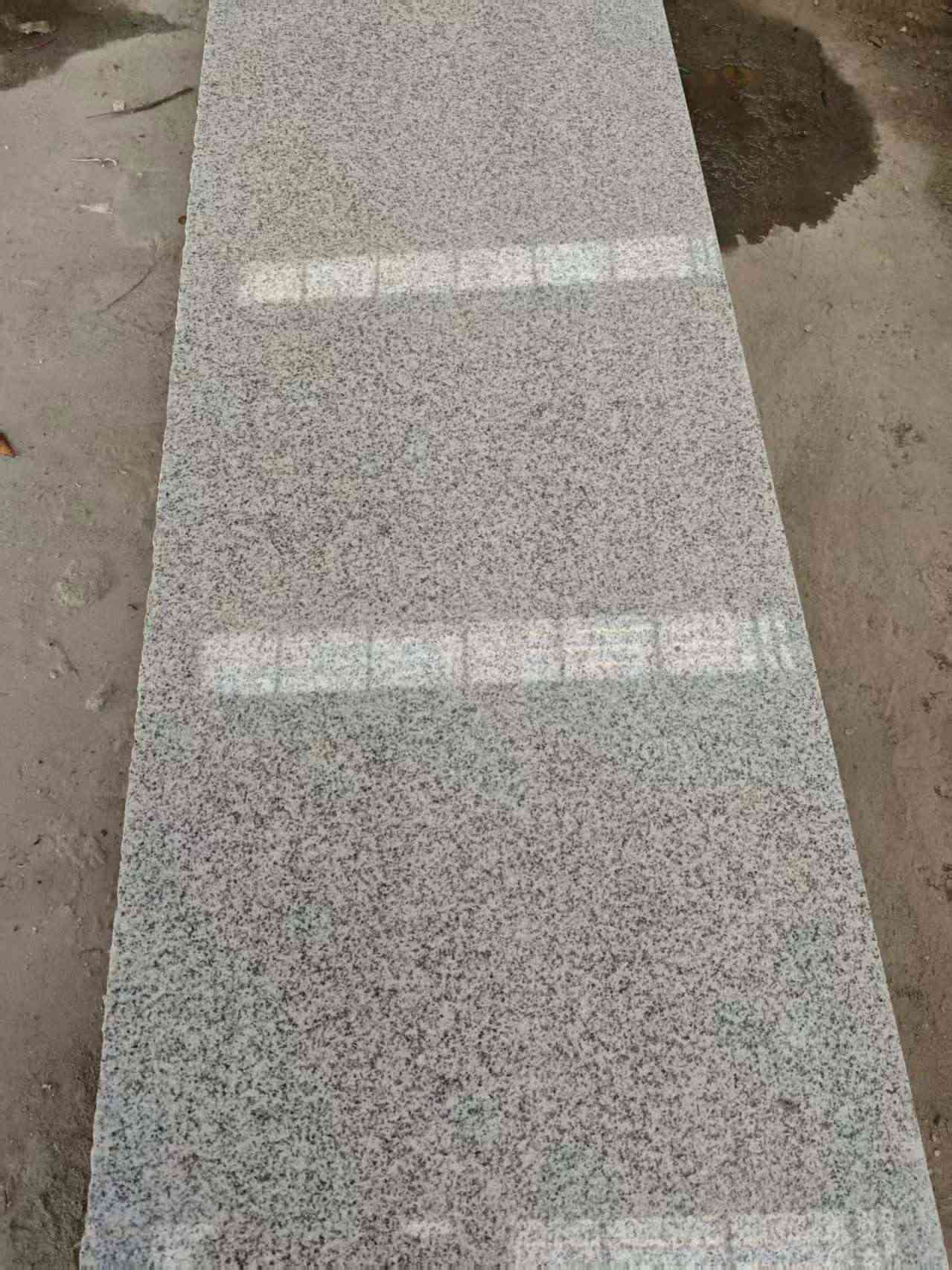 临沂芝麻白光面毛板